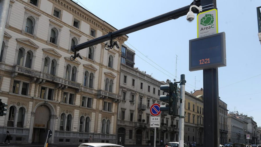 Milano, area c si paga anche con un sms