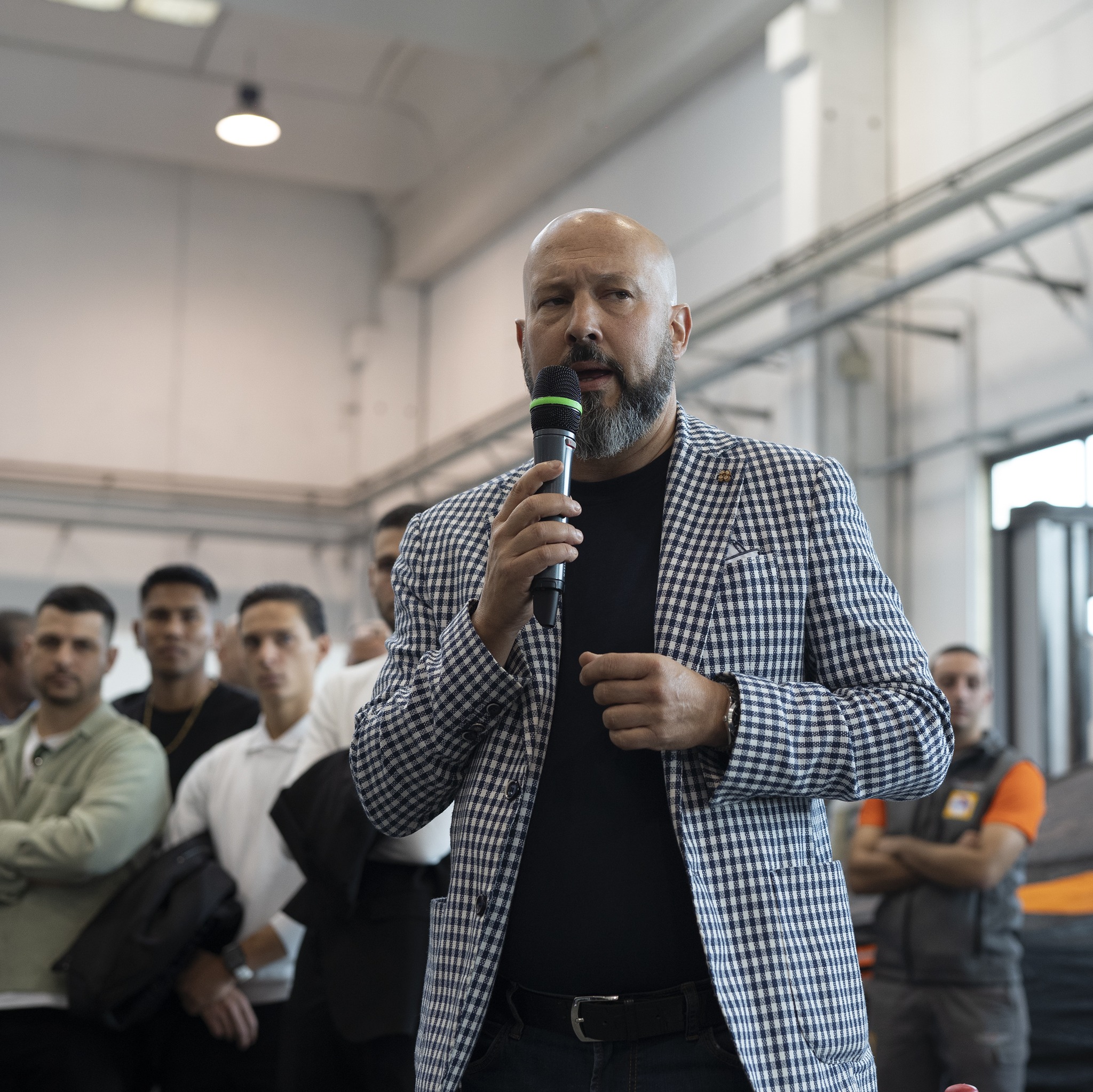 “Tesla a cuore aperto”: un viaggio nel capolavoro dell’ingegneria automobilistica